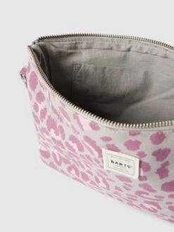 Barts Kosmetiktasche Mit Label-Detail Modell 'JUNO' - Altrosa -Damenbekleidungsgeschäft 9l4kuhaf954l8jqf7153gd2h61148jqb8p448ii98h5keii8695kmkada5830iig854k2cqc71934l2l953jed9jcgpm6opm6th3cohkcdj68e1o70qjap9kcoqjed9n70pmcc8