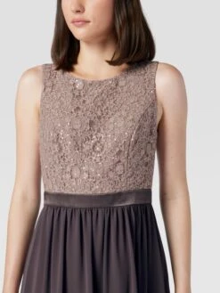 Jake*s Cocktail Cocktailkleid Im Vokuhila-Stil Mit Paillettenbesatz - Taupe 9 Jake*s Cocktail Cocktailkleid Im Vokuhila-Stil Mit Paillettenbesatz - Taupe -Damenbekleidungsgeschäft 9t83aiak899j2dhm6d434gi391b36iqa74r32ki29t63ej1i68pjghqj9ookshi58crjahaj8h956cijago3ce1hcdgm2d31cco64o9k6cqjeeb265hjec1k6hgj0pb1coq34e0