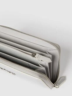 VALENTINO BAGS Portemonnaie Mit Label-Detail Modell 'Divina' - Silber -Damenbekleidungsgeschäft a16jghq7ad0l8jhoagpj6dpn8ko4kiq59csj6k2f9h55alad9cpkiii8al8kmg9g9d7j8jpja4pkue2l693j6e9ncorjcohm6ssjcc9kcoom2e36clh6acb464q3ec9mc8s64og