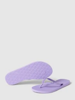 Roxy Zehentrenner Mit Label-Applikation Modell 'VIVA' - Flieder -Damenbekleidungsgeschäft a553cihh8os48l2aalaj8iqg9l7jeiaa713j0d23ad9kkja16l83agafad6ksi2gap854kpi64ql8k2l6oo68cphchijec1k6sqjgd1k68q3gob56gq32cpj74s66chpcorm4og