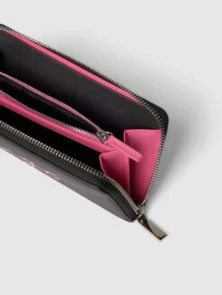 HUGO Portemonnaie Mit Label-Print Modell 'Love' - Schwarz -Damenbekleidungsgeschäft a55kkd2bap6l2hqb68r4qgi465254e2j6ha4ijqi70r54iimad4k6kaiad14qjq274s34ipo8kr3edac9oo62e9lc9h66o9i6spj2e9k6hgjeoj2c8rm6ob36crm6o9m65ijco8