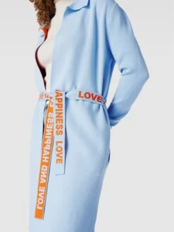 Emily Van Den Bergh Knielanges Kleid Mit Statement-Print - Hellblau -Damenbekleidungsgeschäft a90k8jql85752lic8984mlaaacokgkq16994mg9pa57j8j2j8t5jgjpp852lce2l8l8j0ghp60o4ukad8so30e9k71i3adb661gj0c1k6kp62oj5ckrmap1h6krm6e3470r32c0