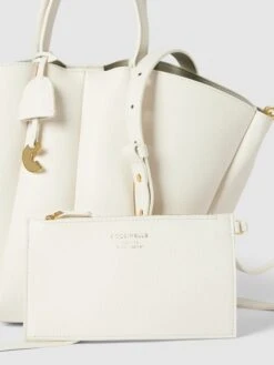 Coccinelle Handtasche Mit Label-Detail Modell 'BUNDIE' - Weiß 9 Coccinelle Handtasche Mit Label-Detail Modell 'BUNDIE' - Weiß -Damenbekleidungsgeschäft a9252ipl6d658h9ia95kmdhn70r4ggqaap5kojq36p138cpo8dak4iq960q32iqj8db54l9h6h94oc2d8h3m8p1jclhjed33c4s64o9kchhm6ob6cpgj2db5c4sjcc1pcpim6e0