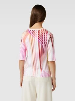 Marc Cain T-Shirt Mit Allover-Muster - Rosa -Damenbekleidungsgeschäft a94k4hqg68p32hi38h74ih2l8h730dq39hal4dpg8h6jeh9n6t450d1j61b4sji46ssj6j9n6l53ekqaa53j2d326som8c9g64oj0ohk64qm4e1g68omcdho6dgj8p326tim2c0