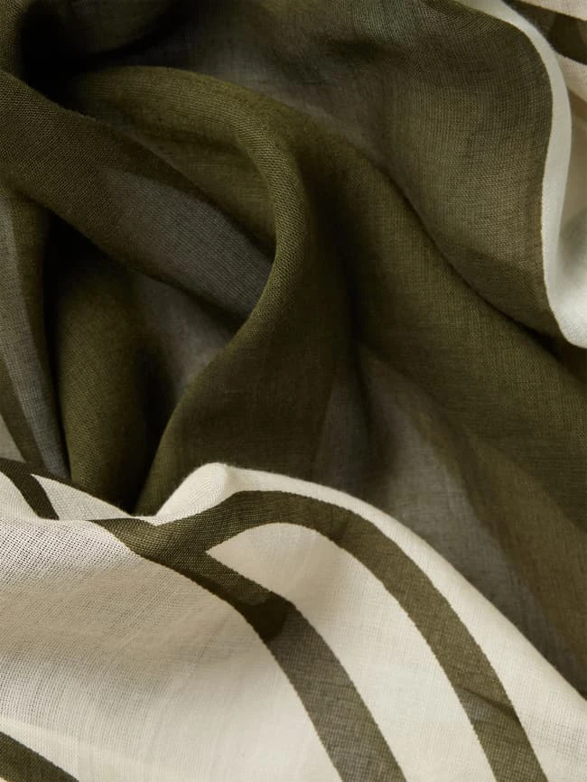 Marc O'Polo Schal Mit Allover-Muster - Olivgrün 5 Marc O'Polo Schal Mit Allover-Muster - Olivgrün – Bild 3