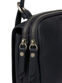 LIEBESKIND BERLIN Crossbody Bag Aus Leder Modell 'Mareike' - Dunkelblau -Damenbekleidungsgeschäft a9852hq19p0k6h2485b48li86t8kqkam619j4j2j85642kpo70o5acq8911koc1oa8qjaii56t6j2l2maco62e1h6cq32dj3coo64ohk65j3ao9jcdj62d9kc4sjec9g71hjcd8