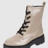 Tamaris Boots In Lack-Optik - Taupe -Damenbekleidungsgeschäft ad0l8l1i8t344cil8l448jhla1ak4lhj614keca5al1jgi1o6d4l2cib8ha52gq99l2k4c2a912jccq88so38p1h6gojgob26pi64cpkcgsmco9h70o36dpn74om8e1hc4s34c0