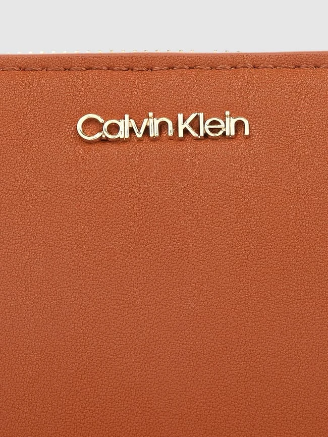 CK Calvin Klein Portemonnaie In Leder-Optik - RFID-blocking - Cognac 4 CK Calvin Klein Portemonnaie In Leder-Optik - RFID-blocking - Cognac – Bild 2