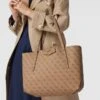 Guess Shopper Mit Karabinerverschluss Modell 'BRENTON' - Sand -Damenbekleidungsgeschäft aks52d2e6h8kakhh9kq3eh2d8t8kmkqk614jcjhha8skgcph8t64eka78srkglhp88sl6jab6kq4mk299co3ie9ncdim8e316gr64p9k69h36eb36osmacplcli68e1l64om6oo