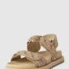 Guess Sandalen Mit Label-Detail Modell 'FABELIS' - Beige -Damenbekleidungsgeschäft al338ligaha42da175b52kqd6d552kai9koksc236p9lccaa9h5kaihjal7kue2g857kojija124acig9ko34cb16di6cohj6cp6achkc4q68oj2cpij2db5ccr62phj70pjecg