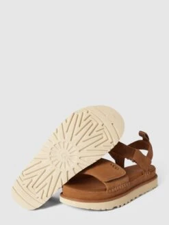 UGG Sandalen Mit Klettverschluss Modell 'GOLDENSTAR' - Cognac -Damenbekleidungsgeschäft apa4mk289orjid2a6t7j6dah8sojgl9ja0s3ggqg9cqk8c2ba8sjedq49t354jqj8t2j8ihkal2lccigaoo64d1o6cq38c9jc5ij2d9k75gjaoj4cdi36c9h68pmadhi6so3cd8