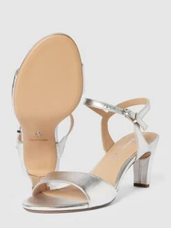 Tamaris Sandaletten Im Metallic-Look - Silber -Damenbekleidungsgeschäft apakac246pakui1lap548l2eap4koi2ba965clac6gp58kae855k2j2h9sp3agig6p0lcchl918lahal74o34pj2cos34dhocko6adpk6ksmae1gcksm2cpmcosj0dhgc5hjap0